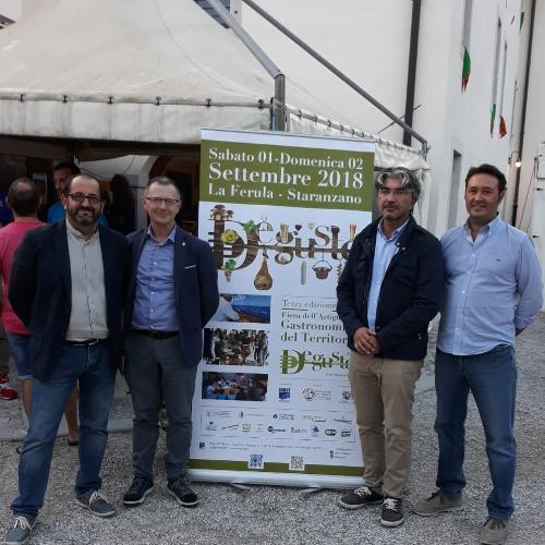 L'assessore alle Risorse agroalimentari del FVG, Stefano Zannier (secondo da sx nella foto) ha preso parte alla tavola rotonda "Gastronomia, turismo e cultura, un connubio vincente" a Staranzano